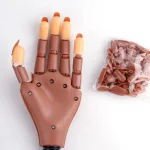 Main artificielle Flexible et réglable pour entraînement de manucure, avec 100 pièces de faux ongles – Image 7