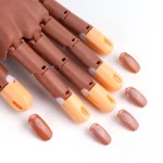 Main artificielle Flexible et réglable pour entraînement de manucure, avec 100 pièces de faux ongles – Image 6