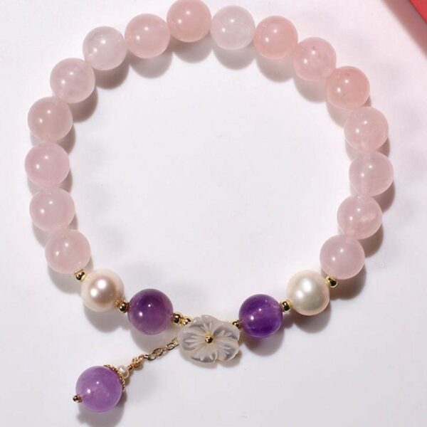 Bracelet En Rose quartz, perles d’eau douce, améthyste, coquille et or plaqué
