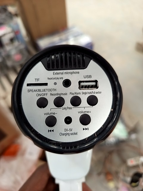 Mégaphone rechargeable ou avec des piles 50w + Bluetooth + USB + carte mémoire porté 1 kilomètres – Image 2