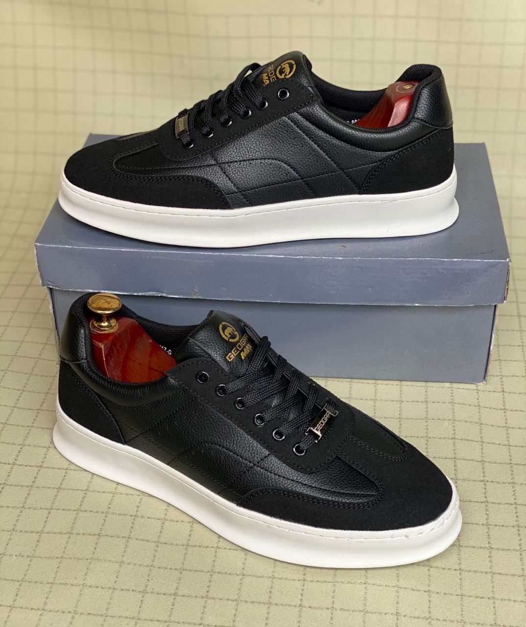 IMG-20251010-WA0002 Chaussures Basses Pour Homme – Image 1