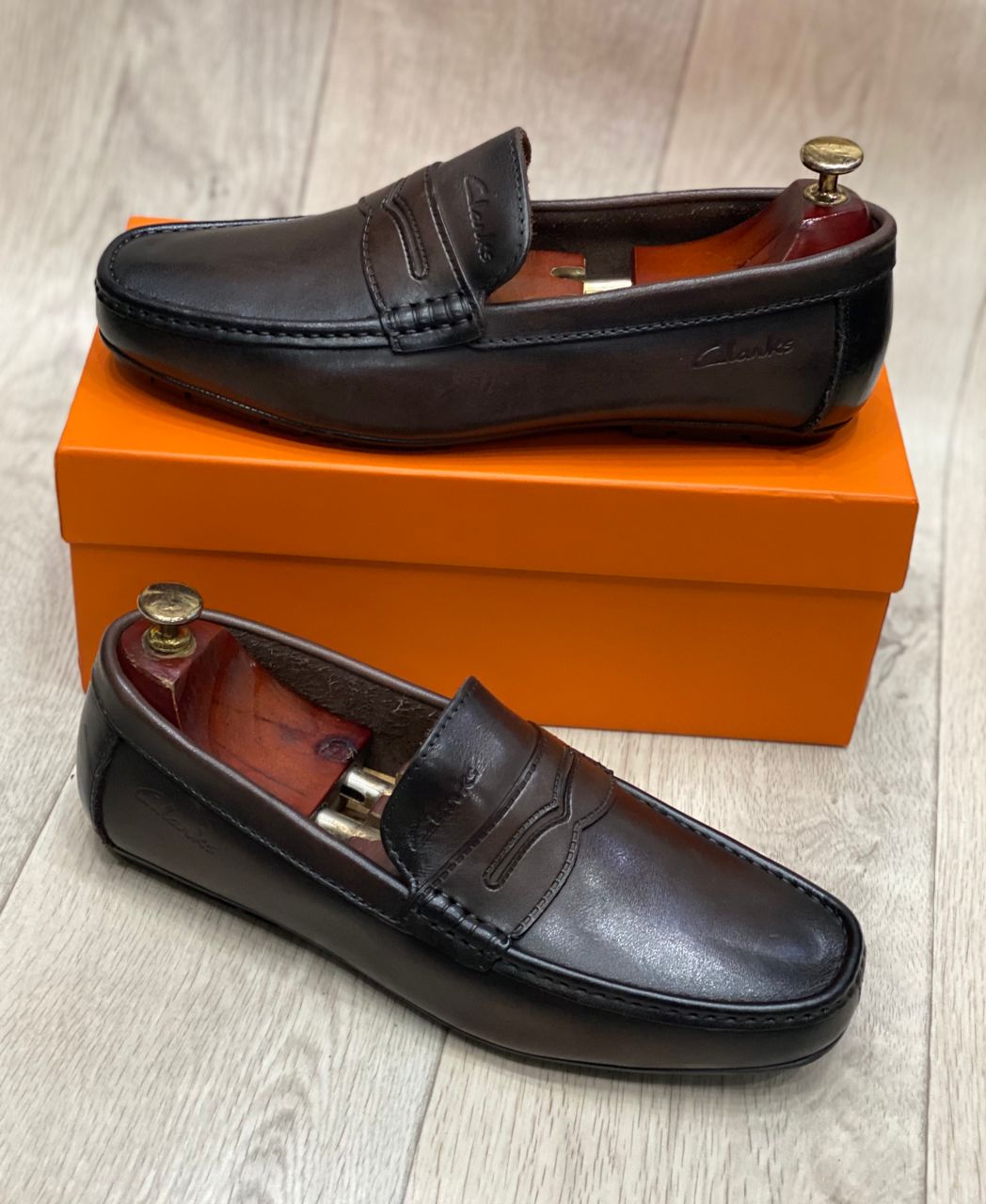 IMG-20251015-WA0014 Baladeuse Pour Homme En Cuir – Marron/Noir – Image 1