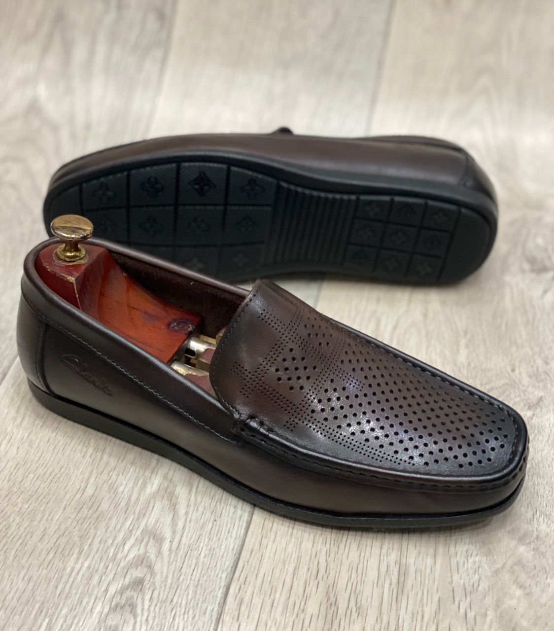 IMG-20251015-WA0021 Baladeuse Pour Homme En Cuir – Marron-Noir – Image 1
