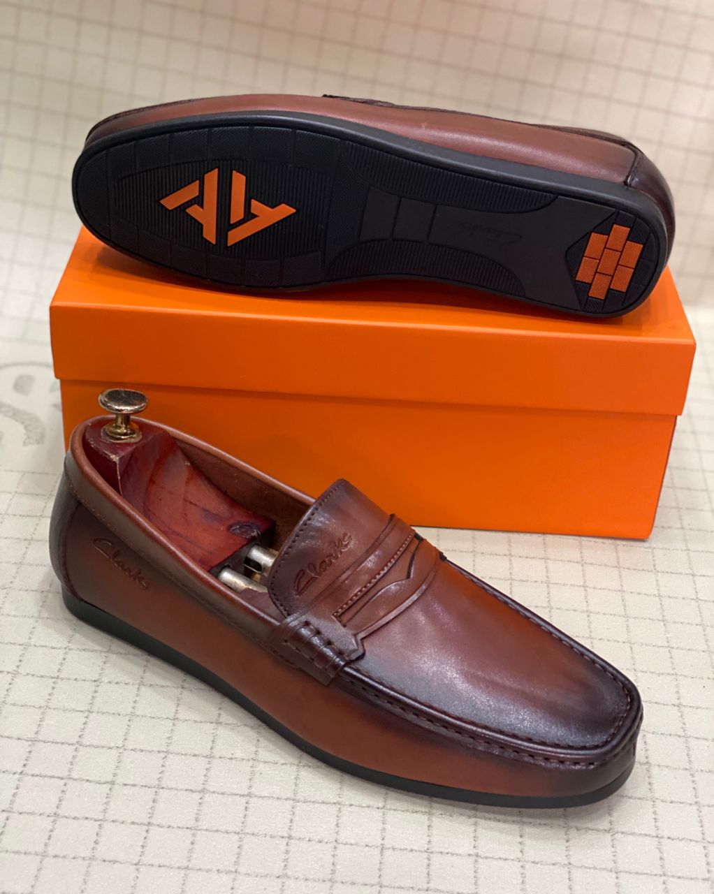 IMG-20251015-WA0064 Baladeuse Pour Homme En Cuir – Marron – Image 1