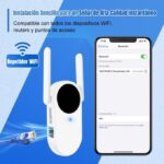 Repetidor WiFi blanco con dos antenas junto a un teléfono mostrando Bluetooth; destaca instalación sencilla y compatibilidad amplia.
